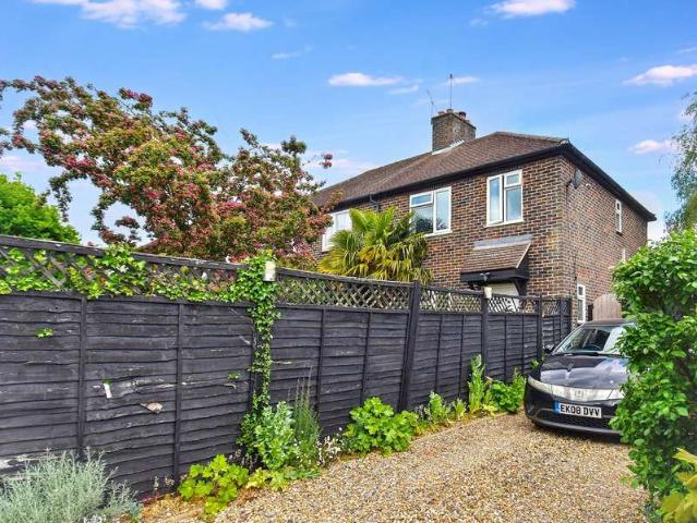 Studio for sale in Sevenoaks, The Butts