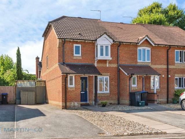 Studio for sale in Woking, Surrey