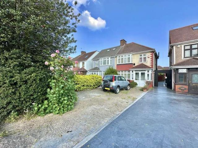 Studio for sale in Hayes, Greater London