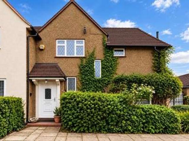 Studio for sale in London Borough of Sutton, Greater London