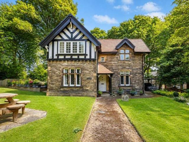 Studio for sale in Dewsbury, West Yorkshire