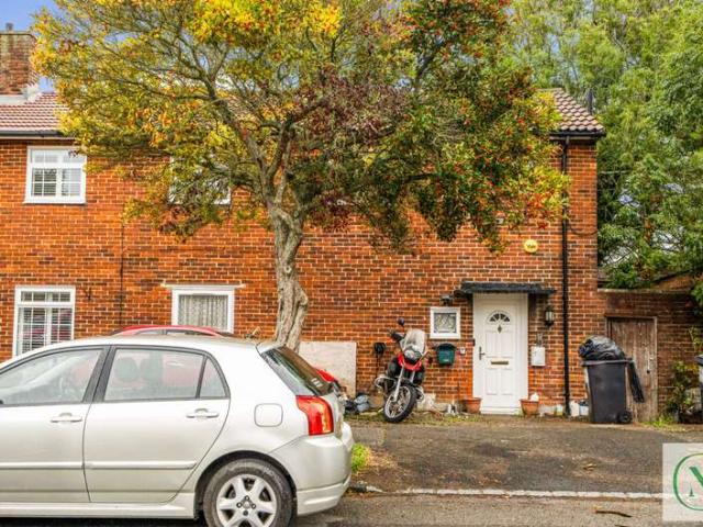 Studio for sale in London Borough of Croydon, Greater London