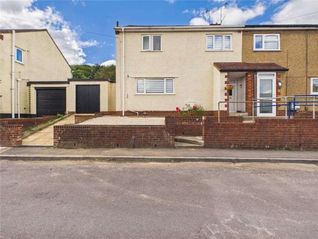 Studio for sale in Kingswood
