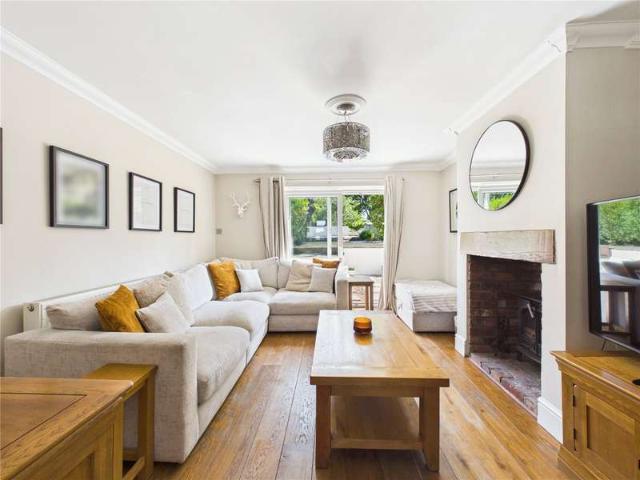 Studio for sale in Kingswood