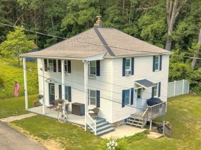 House for sale in Fiskdale, Massachusetts