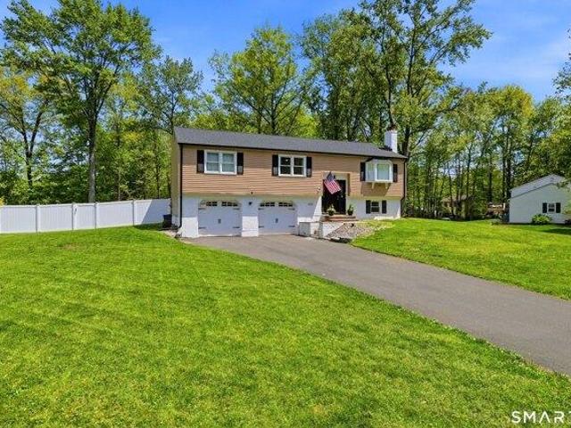 House for sale in Suffield, Connecticut