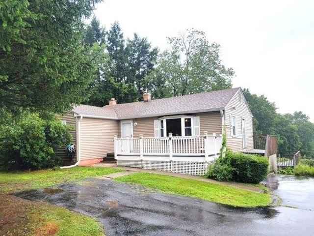 House for sale in Suffield, Connecticut