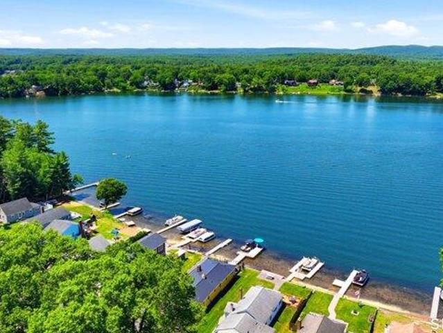 House for sale in Suffield, Connecticut