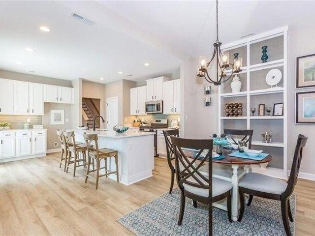 Condo for sale in Suffolk