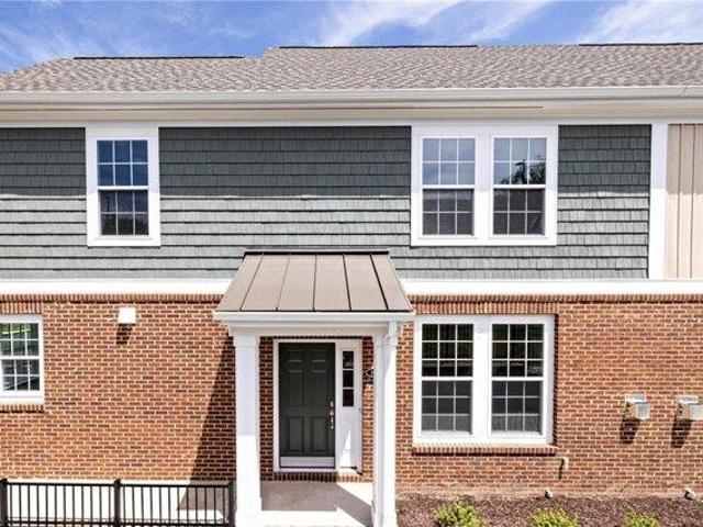Condo for sale in Suffolk