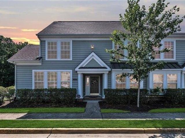 Condo for sale in Suffolk