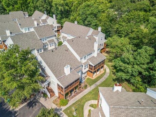 Condo for sale in Suffolk