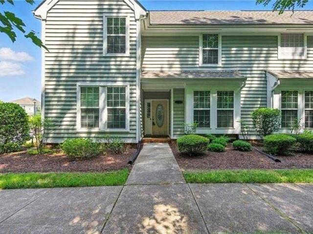 Condo for sale in Suffolk