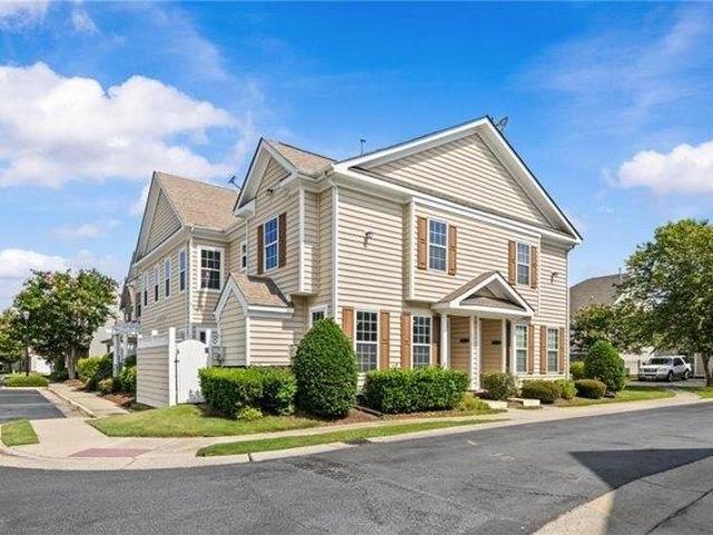 Condo for sale in Suffolk