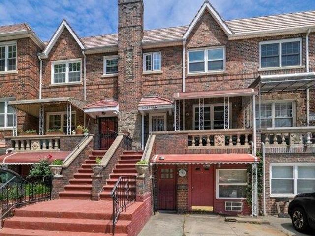 House for sale in Queens, Arverne