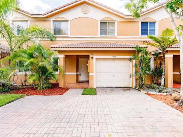 Townhouse for rent in Sunrise