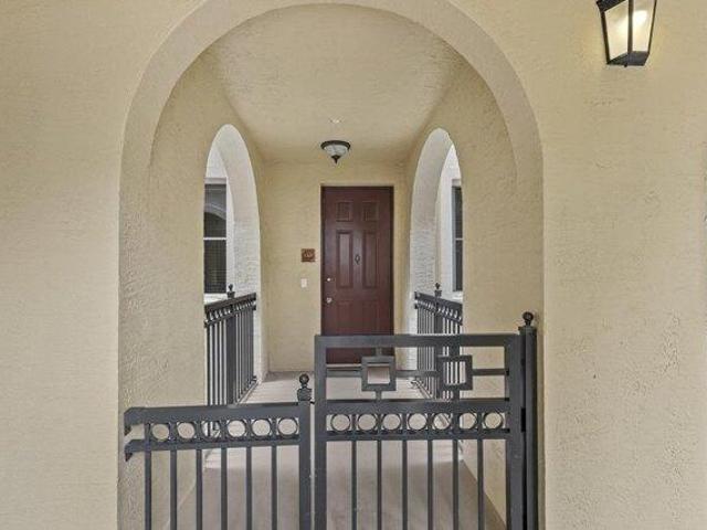 Condo for sale in Sunrise, Florida