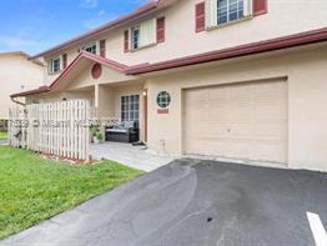 Townhouse for rent in Sunrise