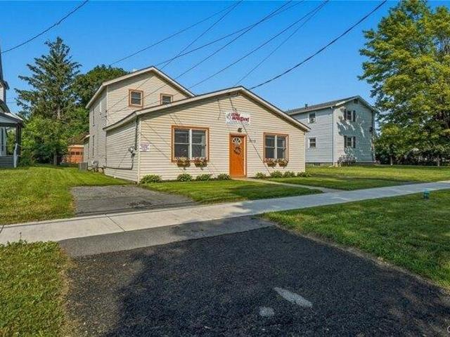 House for sale in Syracuse, New York