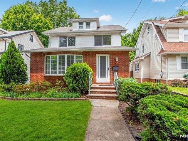 House for sale in Teaneck, New Jersey