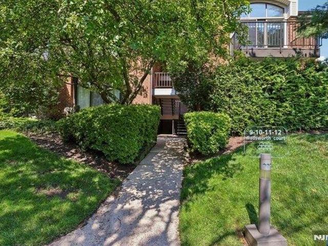 Condo for sale in Teaneck, New Jersey