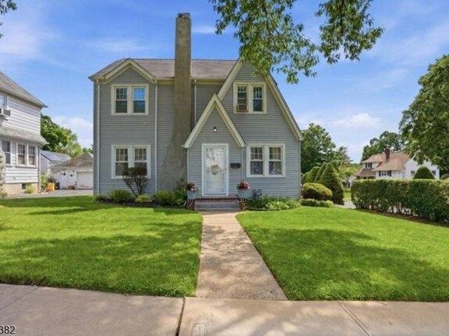 House for sale in Teaneck, New Jersey