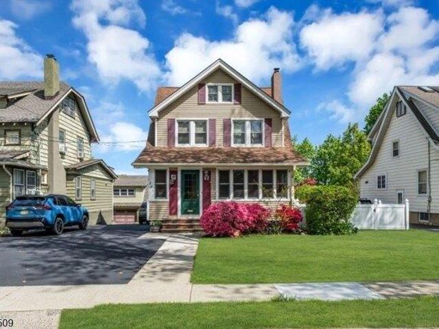 House for sale in Teaneck, New Jersey