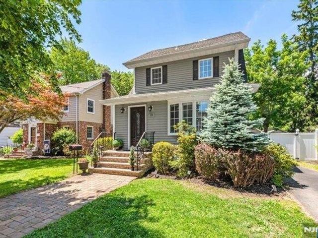 House for sale in Teaneck, New Jersey