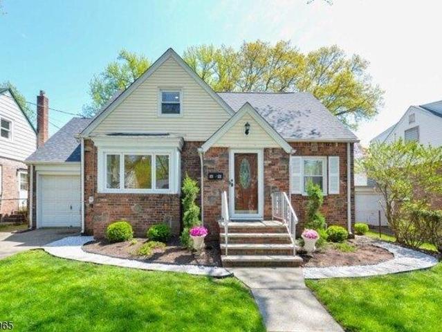House for sale in Teaneck, New Jersey