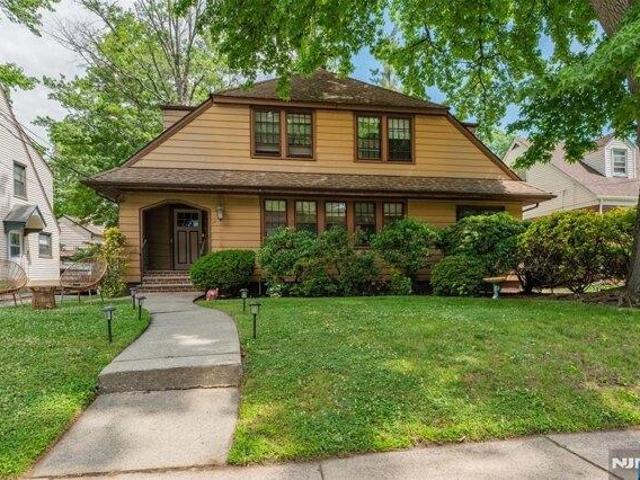 House for sale in Teaneck, New Jersey