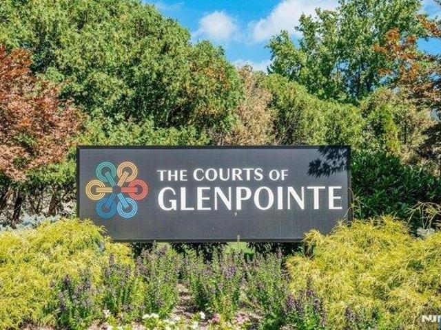 Condo for sale in Courts at Glenpointe, Teaneck Township