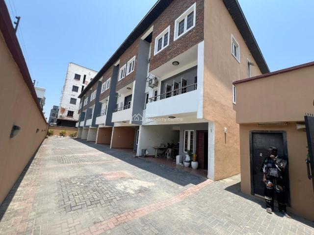 Detached house for sale in Eti Osa, Lagos