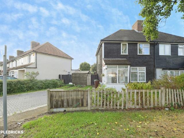 Bungalow for sale in London Borough of Barking and Dagenham, Greater London