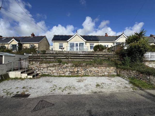 Bungalow for sale in Stithians