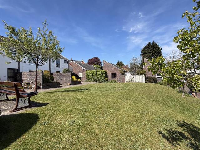 Bungalow for sale in Cliff Hill, Green Close
