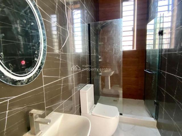 Detached house for sale in Eti Osa, Lagos