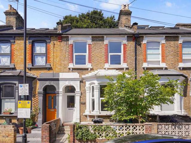 Cottage for sale in Homerton, Greater London