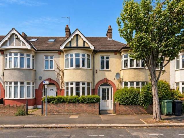 Cottage for sale in Hale End, Greater London