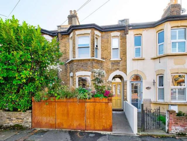 Cottage for sale in Leytonstone, Greater London