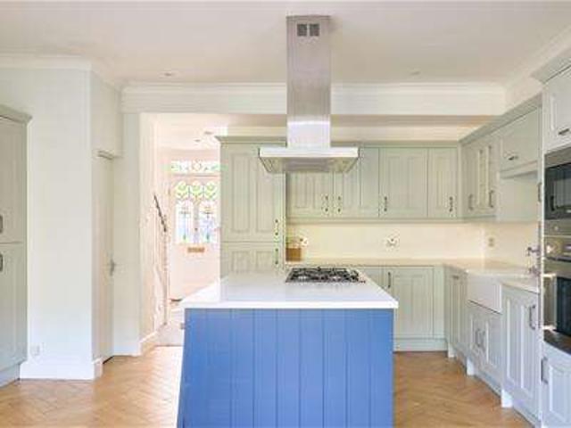 Cottage for sale in London Borough of Hounslow, Strand