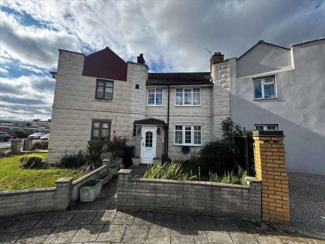 Cottage for rent in Fairlop, Greater London