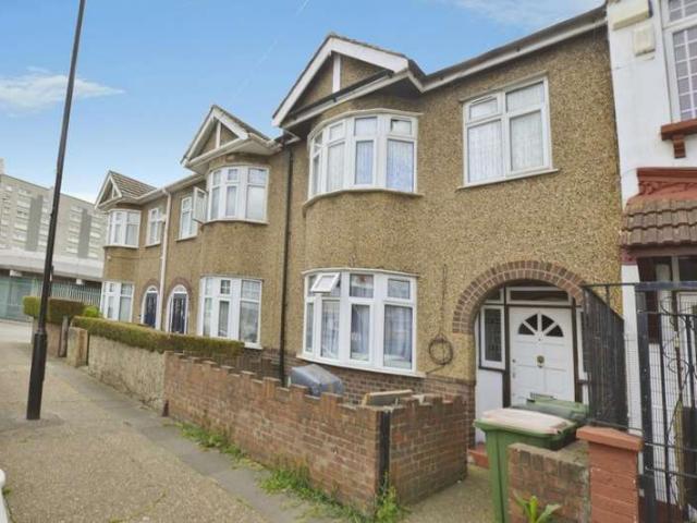 Cottage for sale in Upton Park, Greater London