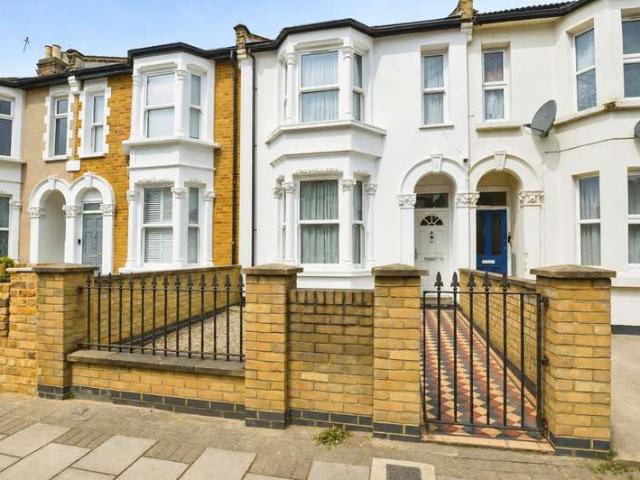 Cottage for sale in Plaistow, Greater London
