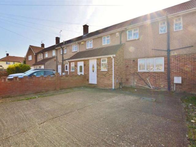 Terraced House for sale in Slough, Wexham Court