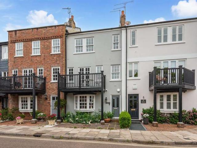 Cottage for sale in Arundel, Clapham