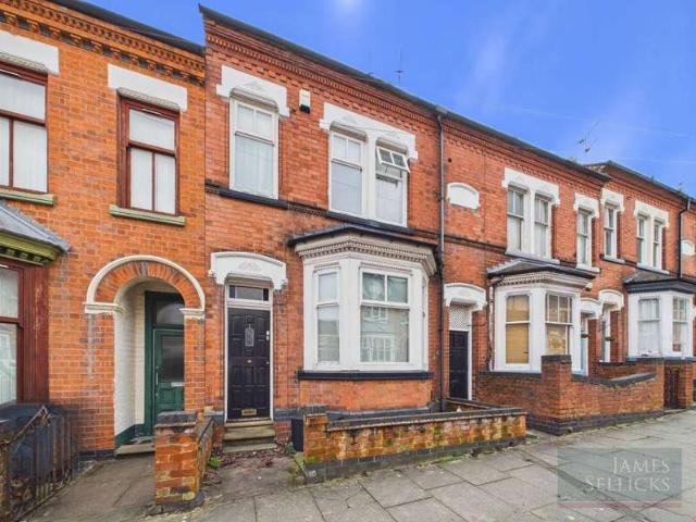 Cottage for sale in West End, Old Wharf