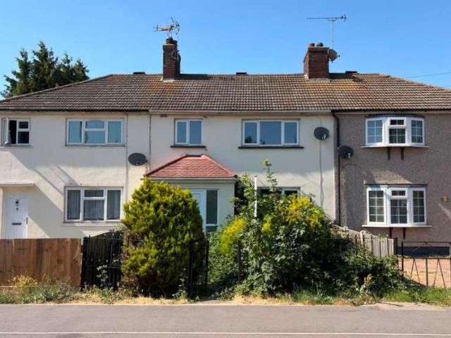 Cottage for sale in Tilbury, Essex