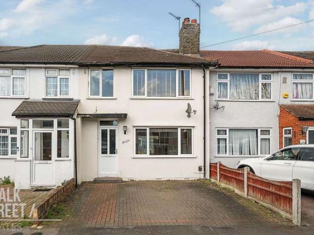 Cottage for rent in Elm Park, Greater London