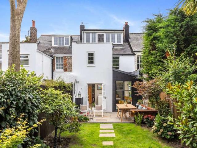 Cottage for sale in Worthing, West Sussex