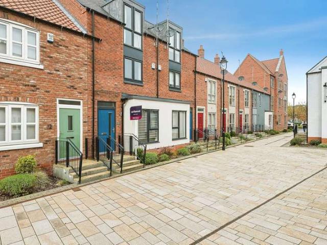 Cottage for sale in Old Town, Hull